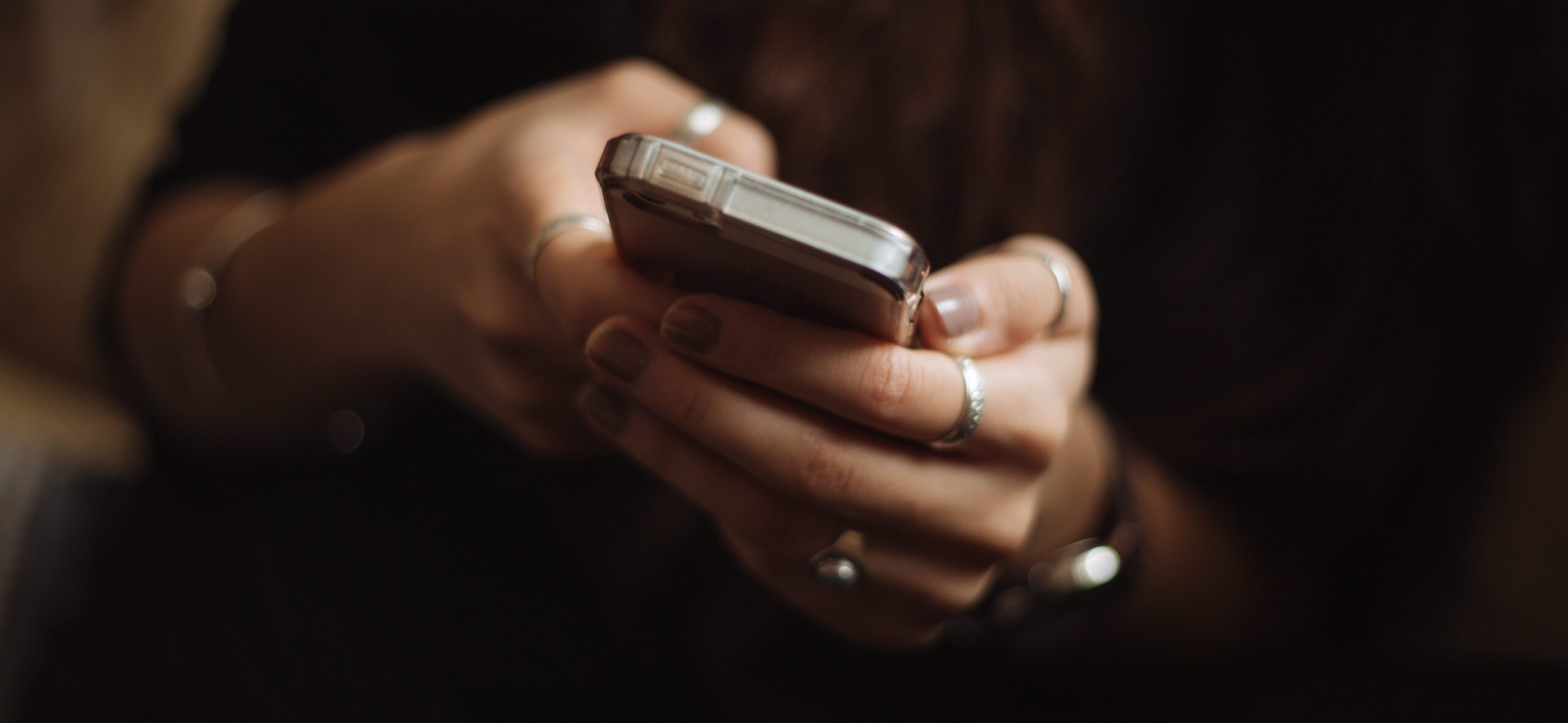 Hands holding smartphone illustrating social media use and digital marketing.